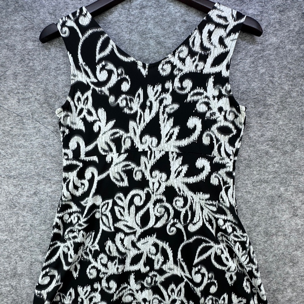 INC Tank Top Women Size Small Princess cut V-Neck pleated front black white - Picture 2 of 4